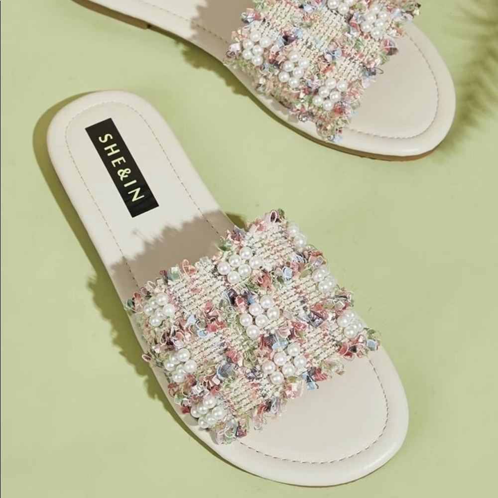 🚨FINAL SALE🚨 NWB. NWT. BRAND NEW. SHEIN Faux Pearl Decor Slides